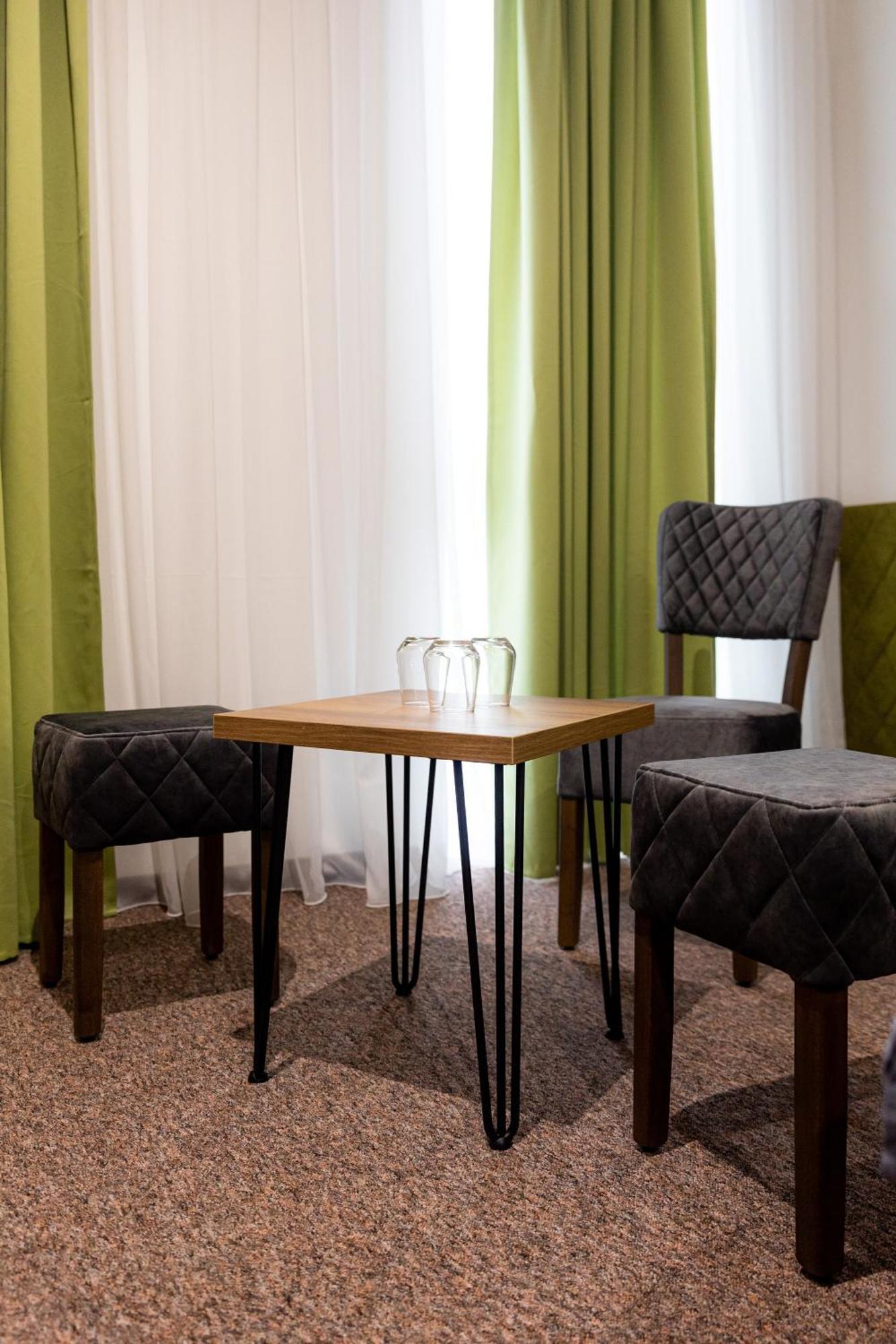 Hostel Tron Травник Экстерьер фото