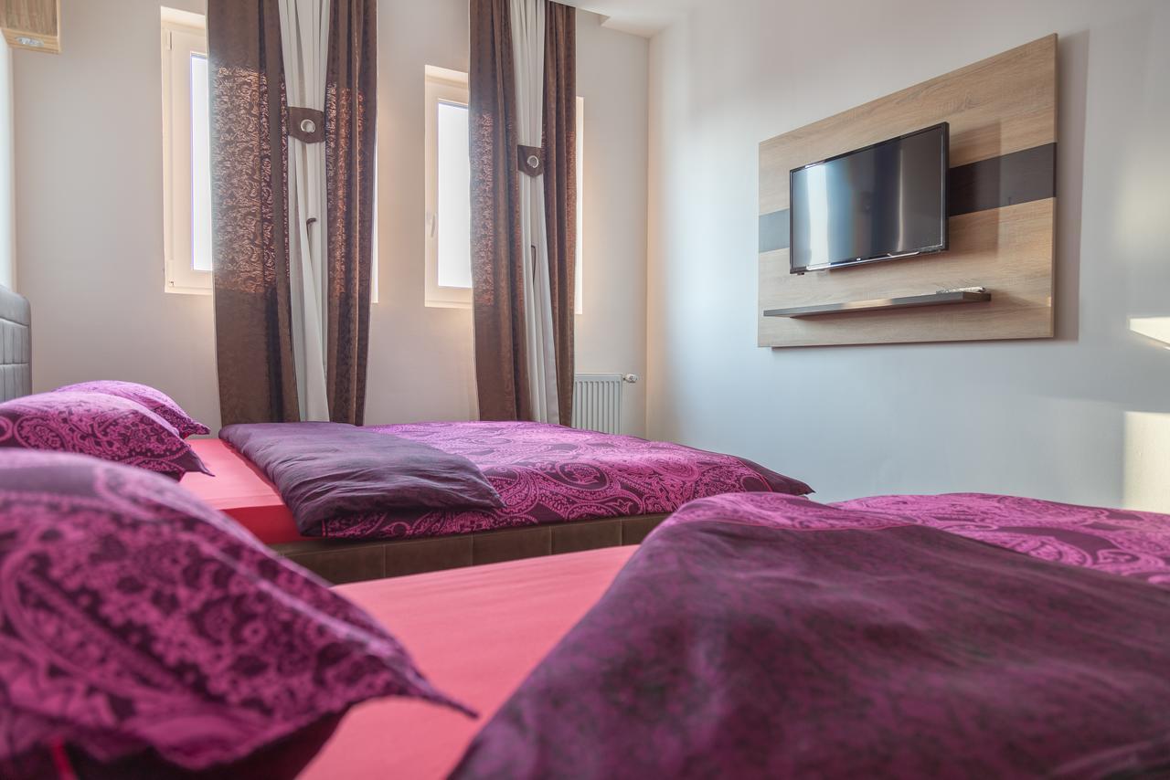 Hostel Tron Травник Экстерьер фото